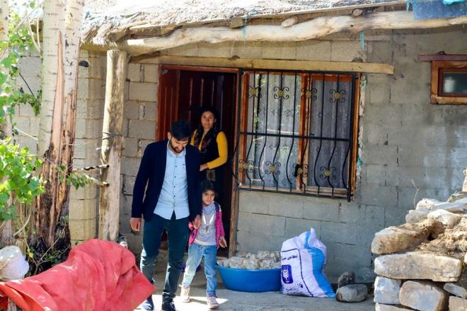 "GNMZ DOLU DOLU GEYOR"    rencisi Hasret ile yakndan ilgilendiini belirten Aydn, "rencimi, her sabah evinden alarak okula getiriyorum. Daha sonra normal mfterada gre dersimize saat 08.30'da balyoruz." dedi.