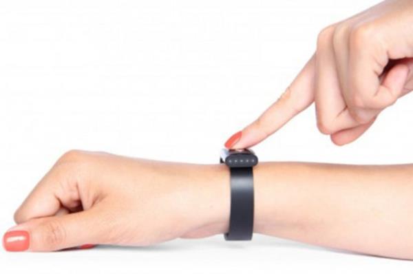 Bionym adl irket gelitirdii teknolojiyle, iPad'den otomobillere geni yelpazedeki birok cihaz, bilekliin alglad kalp atlar ile kullanabiliyor. Bileklik, elektrokardiyogram (ECG) teknolojisiyle kalp atlarn izliyor ve elde edilen verileri ifre olarak kullanyor.