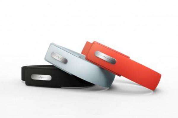 Toronto merkezli Bionym irketinin gelitiricileri, kalp atlarnn parmak izi veya yz tanma teknolojilerine gre taklit edilme ihtimalinin daha zor olduunu syledi. Cihazn kullanc kimliini tanmas iki aamada gerekleiyor. lk aamada kullanclar, Nymi bilekliinin zerindeki sensre yaklak iki dakika boyunca dokunuyor.