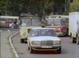 "Keriz, Sevimli Hrsz, Garip" gibi bir ok filminde de yer alan "34 NZ 427" plakal 1984 model Mercedes'e bugne dek gz gibi bakan Ylmaz, Kemal Sunal'n hatras olan arabay satma karar ald.