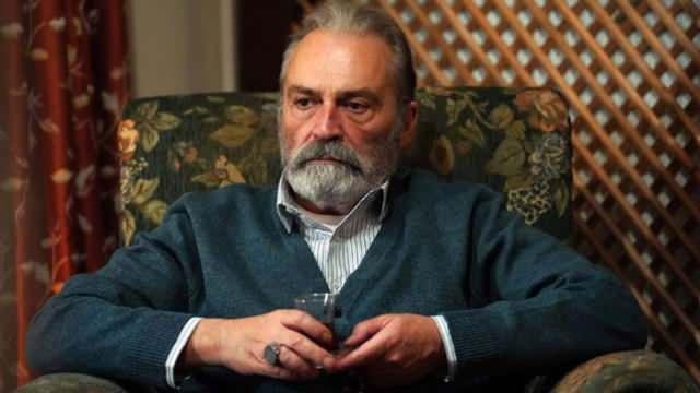 HALUK BLGNER'N YEN DZS YOLDA    Son olarak "Baba" ve "Scak Kafa" gibi popler yapmlarda yer alan ve tiyatro almalarn da srdrmeye devam eden Haluk Bilginer, yeni dizisi "The Turkish Detective" ile de yeniden ekranlarda olacak.