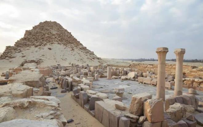 Wrzburg Julius-Maximilians niversitesi'nden bir ekip, bir koruma ve restorasyon projesinin paras olarak Beinci Hanedan'n ikinci kral ve Abusir'e gmlen ilk kral olan Sahura iin M 26. yzyln sonlarndan 25. yzyla kadar ina edilen Sahura Piramidini inceleme altna ald.