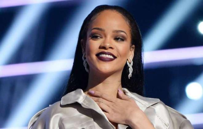 Rihanna    Bir marka taraf�ndan 2007'de en g�zel bacakl� �nl� olarak se�ilen �nl� �ark�c� bacaklar� 1 milyon dolara sigortalatma karar� ald�.