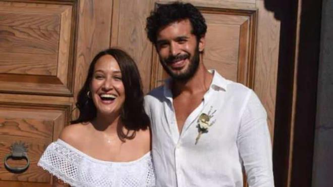 kard "Eltilerin Sava", "Grmce", "Deliha" gibi filmlerle byk baarya imza atan oyuncu  Gupse zay, yeni projesi iin almalara baladn duyurdu.