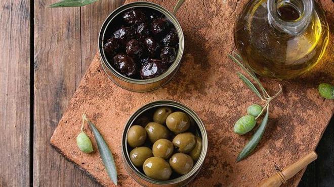 2-HIZLI BR METABOLZMAYA KAVUUN<p>    Omega zengini zeytin kahvaltda dengeli ve salkl beslenmenin yap talarndan biri. Metabolizmay hzlandrma etkisiyle hem diyet yaamna hem de salkl beslenmeye yardmc olan zeytin ierisindeki mineraller sayesinde kilo vermenize de yardmc olabilir.