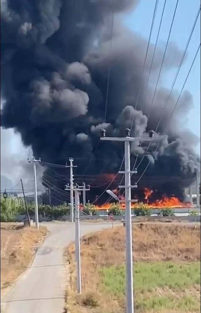 atda yaplan kaynaktan dolay meydana geldii renilen yangn sonras ihbar zerine itfaiye ekipleri sevk edildi.