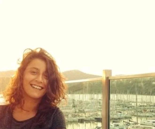 BR BABALIK DAVASI DAHA VAR    Metin Akpnar'a alm bir babalk davas daha var.  nk Duygu Nebiolu'nun bir de ikiz kz kardei var. Duygu Nebiolu'nun ikizi de davann sonulanmasn bekliyor.    Davada gizlilik karar var.