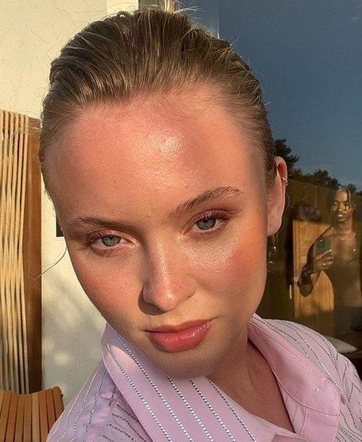 "FLSTN'E DESTEK VERLMYOR"  sveli mzisyen Zara Larsson, sosyal medya hesabnda Filistin'deki dram karsnda dnyann Ukrayna'ya verdii destei hatrlatarak, "Rusya saldrdnda Ukrayna'ya destek veriliyor ama Filistin'e destek verilmiyor"paylamnda bulundu.