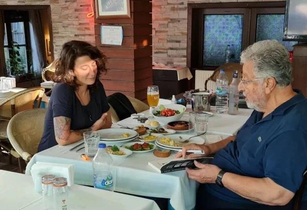 "Size elimdeki deliller ile gerekleri tm plaklyla anlattm da sanat tarihinin kayb ok byk olur. Bir insann hayat boyunca yapm olduu emeklerini yok edecek eitim almadm Nebiolu ailemden."