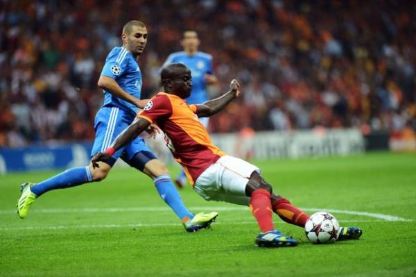 Alnan bilgilere gre, takmn ok nemli iki silah Burak Ylmaz ve Wesley Sneijder tam 20 gndr birbiriyle konumuyor. kili arasndaki krizin 31 Austos'ta yaplan bir idmanda balad belirtiliyor.