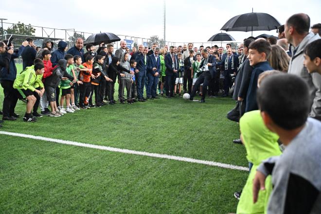 negl Belediye Bakan Alper Taban da Bykehir Belediyesi?nin gayretleriyle Cerrah?a ok gzel bir eser kazandrldn belirterek, ?Daha nce negl Belediyesi olarak Alanyurt blgemizde gzel benzer bir eser kazandrmtk. Bu ikinci sahamz oldu. imdi inallah yine ihtiya olan alanlarda bu tr sahalarn oaltlmas iin abalamaya devam ediyoruz. Bata Cerrah mahallemizin kymetli evlatlar olmak zere evlatlarmz buraya gelecekler, spor yapacaklar, bedensel ve kiisel geliimlerini burada salam olacaklar. Ben tabii bu gzel eserin mimar Bykehir Belediye Bakanmz bata olmak zere emei olan herkese teekkr ediyorum? diye konutu.