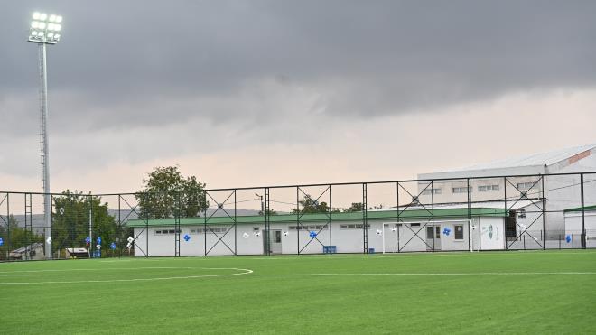 Bursa?nn spor kenti zelliinin glenmesi ve her gencin en az bir spor dalyla ilgilenmesi amacyla birok projeyi hayata geiren Bykehir Belediyesi, amatr spor kulplerine olan desteini yeni tesislerle de srdryor. Genlere sporu sevdirmek, daha salkl ortamlarda spor yapmalarna imkan salamak amacyla negl?n Cerrah Mahallesi?ne resmi malarn da oynanabilecei sentetik im hal saha, 4 adet soyunma odas, 125 kiilik seyirci tribn ve evre dzenlemeleriyle modern bir tesis kazandrld. Cerrah Spor Kulb bata olmak zere blge genlerine hizmet verecek tesis, Bykehir Belediye Bakan Alinur Akta?n yan sra Bursa Milletvekilleri Mustafa Varank ve Ayhan Salman, negl Belediye Bakan Alper Taban, negl Kaymakam Eren Arslan, Cerrah Spor Kulb Bakan Recep Okumu, blge sakinleri ve sporcu genlerin katld trenle hizmete ald.