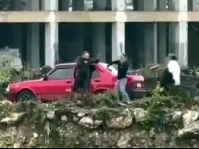 hbar zerine olay yerine polis ve salk ekipleri sevk edildi. Ambulansla hastaneye kaldrlan Yakup Yaman, doktorlarn tm abasna karn kurtarlamad.    Polis tarafndan gzaltna alnan Kksal Kbrs, ifadesinde suunu itiraf etti.