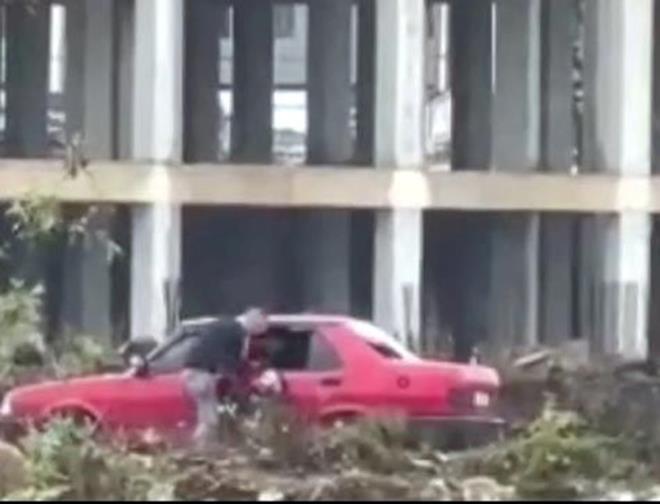 Tm yaananlar ise bir cep telefonu kamerasyla grntlendi.