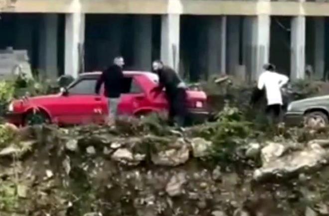 Kbrs, otomobilin camlarn da krp, cam paralarn da Yakup Yaman?a frlattktan sonra olay yerinden uzaklat.