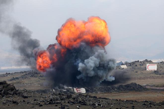 Paratle atlayan komandolar, temsili dman muharebe merkezine operasyon dzenledi. Terristlerden arndrlan blgede bir hedef SHA ile vuruldu. Dman blgesine helikopterle indirilen toplarla da blgenin hakim noktasndaki hedefler imha edildi.