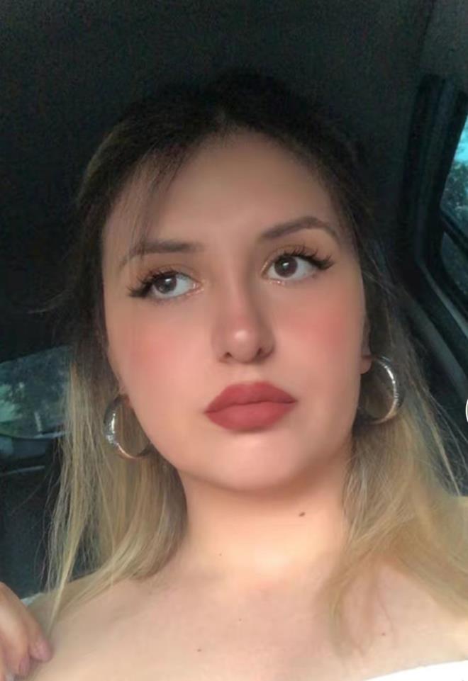 Ankara?da 22 yandaki Beyazanur Kara, erkek arkada Ege Rt A. tarafndan ldrld.    Olay, dn saat 18.00 sralarnda Atapark Mahallesi 1304'nc Sokak?ta meydana geldi.    Ege Rt A., 3 yldr birlikte olduu sevgilisi Beyzanur Kaya ile evde bilinmeyen bir nedenle tartt.  Tartmann bymesi zerine Ege Rt A., evdeki tabancayla Kaya?ya ate etti.