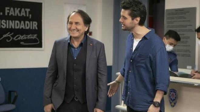 Hayranlar tarafndan sk bir ekilde takip edilen nl oyuncu sosyal medya hesabndan sk sk paylamda bulunuyor.