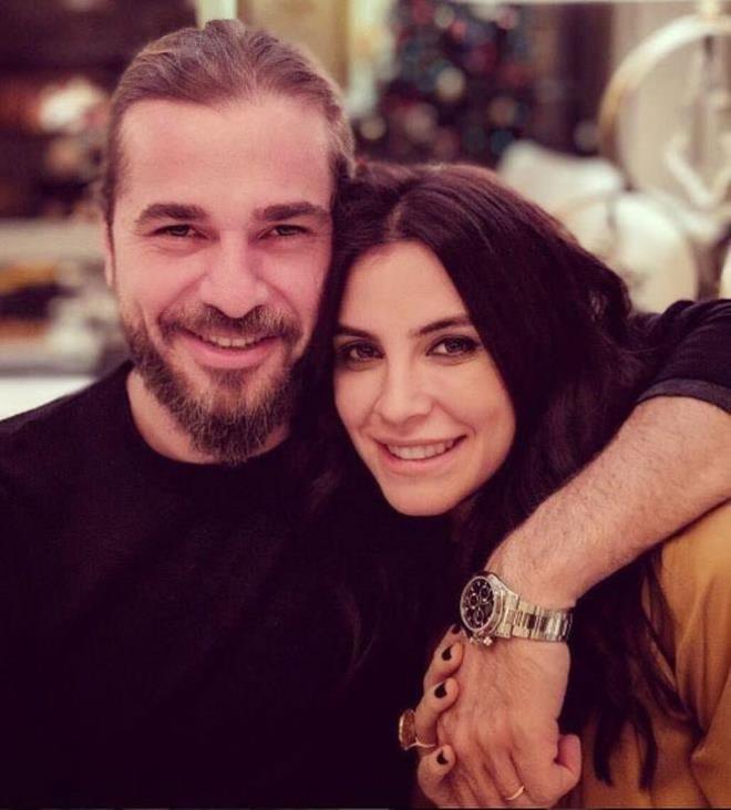 Engin Altan Dzyatan ve ei Nesliah Alkolar kutsal topraklar ziyaret etti. Medine'den paylam yapan ift, beeni toplad. Dua etmeyi ve Filistin'i unutmayan Engin Altan Dzyatan ve Neslihan Alkolar manevi atmosferi takipilerine gstermeyi ihmal etmedi.