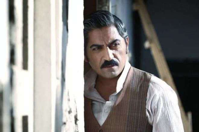 iftilie merak salan nl oyuncu, 8 yandaki kz Doa, 1 yandaki olu Dou ve eiyle birlikte kendisine yeni bir hayat kurdu.