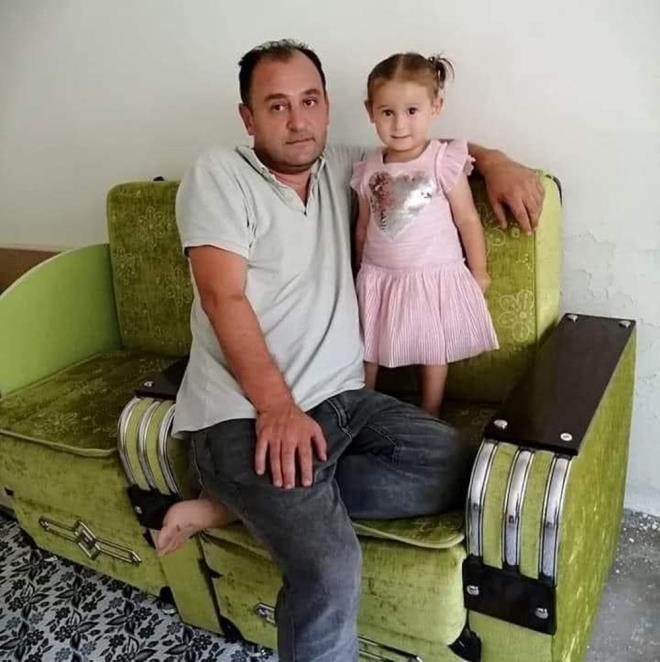 Ereli ilesi Gllk kynde yaayan, ailesinin klk odun ihtiyacn karlamak iin stanbul?dan gelip, ardndan kz ile akaryakt istasyonundan benzin aldktan sonra yola kan 3 ocuk babas Kazm zsoy?un kulland otomobil, dn ky giriinde kontrolden kt.    14 DS 015 plakal otomobil, 40 metre ykseklikten dere yatana dt. hbarla olay yerine jandarma, salk ve itfaiye ekipleri sevk edildi. Kazada src zsoy olay yerinde, kz Nazife zsoy da hastanede yaamn yitirdi.