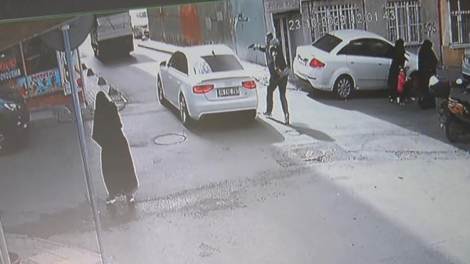 Defalarca kurun yamuruna tutulan otomobil srcs durmayarak ilerledi.