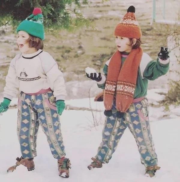 "yle eletiriler de geliyor. Bunca yl sonra ortaya ktlar. Miras peindeler mi? eklinde tepkiler iin ne sylersin? Bu davay neden atnz?" sorusuna ise Sevgi Katkc "Bizi kabul etmesi iin. Baka biri de olsa biz o kiiye de biz dava aardk. Annemizi biliyorduk ama babamz bilmiyorduk. Paras iin deil hayr. Kendisi sanat olduu iin bu sreler yaand. Biz yine babamz kim diye merak ederdik. Bu Metin Bey olduu iin byle ok konuuldu" cevabn verdi.