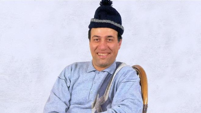 Kemal Sunal'n ei Gl Sunal YouTube kanalnda aile hayatlarna dair paylamlar yapyor. Gl Sunal ei Kemal Sunal'n niversite, tiyatro ve sinema kariyeri nedeniyle askerlik grevini ge yaptn syledi.