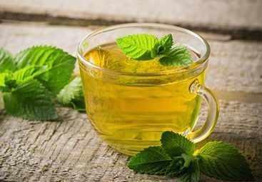 ZENCEFLL LMONLU SU:<br>  zellikle mevsim geilerinde sk hastalanyorsanz, zencefil adeta doal ila grevi gryor.<br>  Zencefilli limonlu su hem hastalklara kalkan oluyor hem de barsaklarn dzenli almasn salyor.