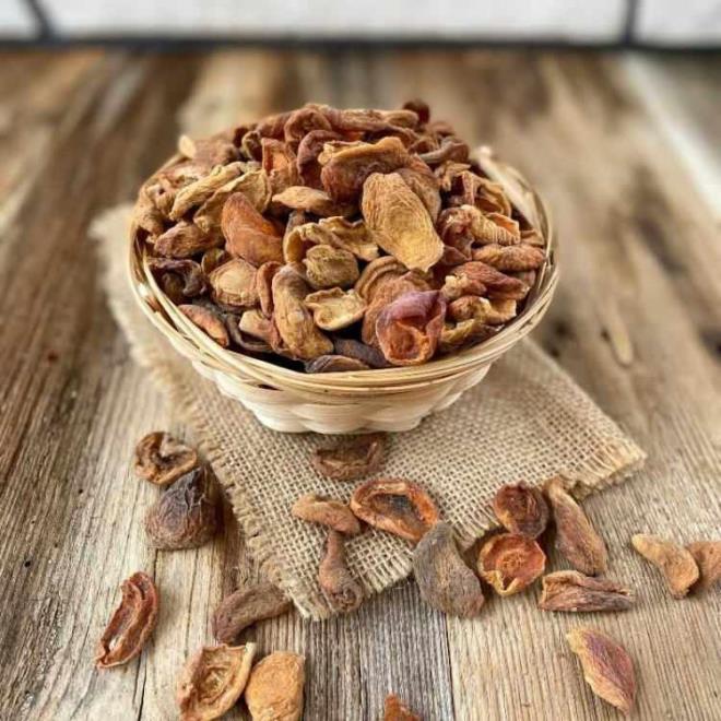 KURU KAYISI:  <br>    Lif, vitamin ve antioksidan asndan olduka zengin olan kuru kays, sindirim sisteminin rahat alabilmesi iin olmazsa olmazlar arasnda yer alyor. <br>        Barsakta bol miktarda lif bulunduunda gaz ve ikinlik gibi ikayetler ortadan kalkyor. Lif ihtiyacn karlayan kuru kays ayn zamanda bol miktarda A, C, K vitamini ieriyor. Doal eker ierii sayesinde enerji veriyor.