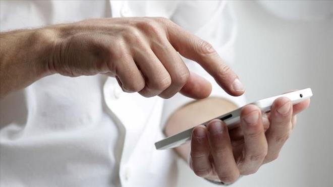 2 YIL ARTI    Edinilen mobil telefon cihazlar, destekten yararlanma tarihinden itibaren en az 2 tam yl sreyle sadece destekten yararlanan tarafndan kullanlacak.    Kararda yer alan artlarn ihlalinin veya desteklerden usulsz yararlanldnn tespit edilmesi halinde, yararlanlan destek tutar, demenin yapld tarihten itibaren 21/7/1953 tarihli ve 6183 sayl "Amme Alacaklarnn Tahsil Usul Hakknda Kanun"un 51'inci maddesinde belirlenen gecikme zamm orannda hesaplanacak faiz ile birlikte destekten yararlanandan geri alnacak.    Karar kapsamnda verilen destekler, Genlik ve Spor Bakanl btesine bu amala tahsis edilen denekten karlanacak.    Uygulamaya ilikin usul ve esaslar, Hazine ve Maliye Bakanl, Sanayi ve Teknoloji Bakanl, Ulatrma ve Altyap Bakanl, Strateji ve Bte Bakanl ile Yksekretim Kurulunun gr alnarak Genlik ve Spor Bakanlnca belirlenecek.    Karar, 1 Kasm'da yrrle girecek.