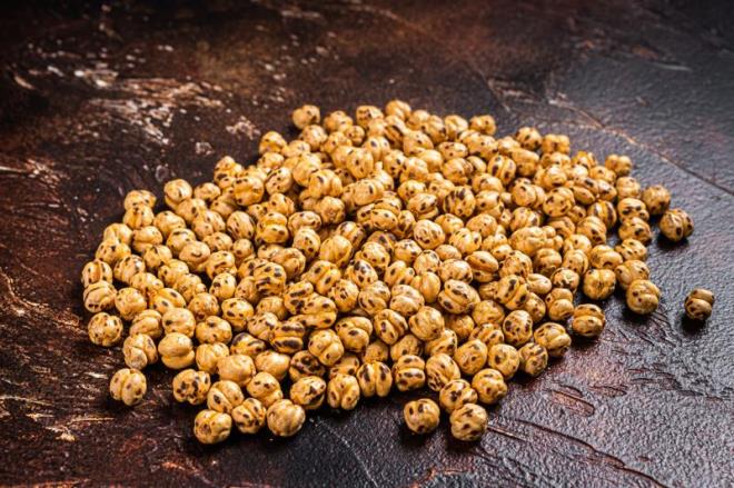 KZLENM LEBLEB  <br>  Kavrulmu leblebi, zevkinize gre tatlandrlabilen ve baharatlanabilen lezzetli ve tr bir attrmalktr. Protein, lif ve vitamin bakmndan zengin olduklar iin cips ve dier ilenmi attrmalklarn yerine besleyici bir alternatiftir. Konserve nohutlar biraz ya ve sevdiiniz baharatlarla frnda kavurarak evinizde kolaylkla yapabilirsiniz.