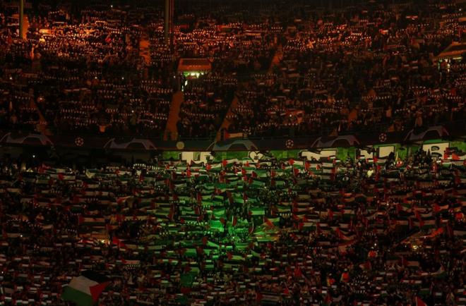 TRBNDE KOREOGRAF YAPTILAR    Celtic Kulb yetkilileri, ampiyonlar Ligi?ndeki Atletico Madrid mana Filistin bayraklaryla gelinmemesi iin taraftarlara ar yapt ancak sko taraftarlar, kulbn bu arsna kulak asmad ve tribnlerde Filistin desteini yine srdrd.