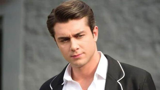 Snob Magazin'in �zel haberine g�re; b�y�k b�rakan ve imaj�n� yenileyen Onur Seyit Yaran, yeni projesinden bahsetti.