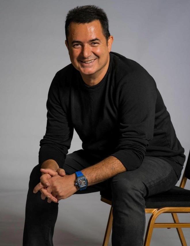 �nl� sunucu ve yap�mc� Acun Il�cal�, kat�ld��� bir Youtube program�nda Survivor'a kat�lan yar��mac�larla ilgili bir a��klamada bulundu.    Il�cal�, Nur Tu�ba Naml�?n�n ?Survivor?a ke�ke almasayd�m dedi�iniz kimse var m�?? sorusunu sert s�zlerle yan�tlad�.