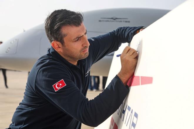 T�rkiye �hracat��lar Meclisi verilerine g�re, 2021 ve 2022 y�llar�nda savunma ve havac�l�k sekt�r�n�n ihracat lideri olan, ihracat oran� y�zde 99,3'e ula�an Baykar, 1,2 milyar dolarl�k ihracat ger�ekle�tirdi. Bayraktar TB2 S�HA i�in 32 �lkeyle, Bayraktar AKINCI T�HA i�in ise �imdiye kadar 8 �lkeyle ihracat anla�mas� imzaland�.