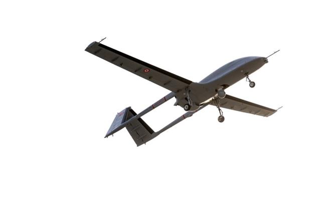 YERL� MOTORLA U�TU    K�sa pistli gemilere ini�-kalk�� yapacak olan Bayraktar TB3'�n 1 saat s�ren ilk u�u�u, d�nya havac�l���nda yeni bir d�nemin habercisi oldu. �lk u�u�unda TEI taraf�ndan yerli olarak geli�tirilen PD-170 motorla havalanan Bayraktar TB3'�n kulland��� ve 170 beygir g�� �reten motor deniz �artlar�na uyumlu geli�tirildi.