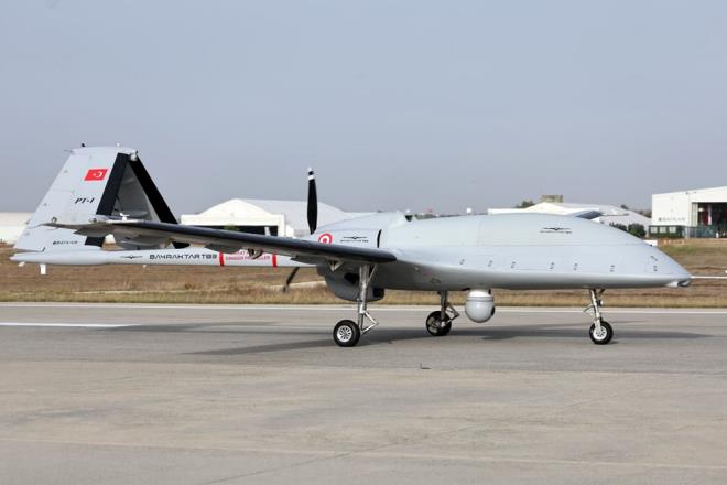 Saat 08.30'da havalanan Bayraktar TB3, havada yap�lan sistem tan�mlama testlerini de ba�ar�yla tamamlayarak 1 saatlik u�u� ger�ekle�tirdi.