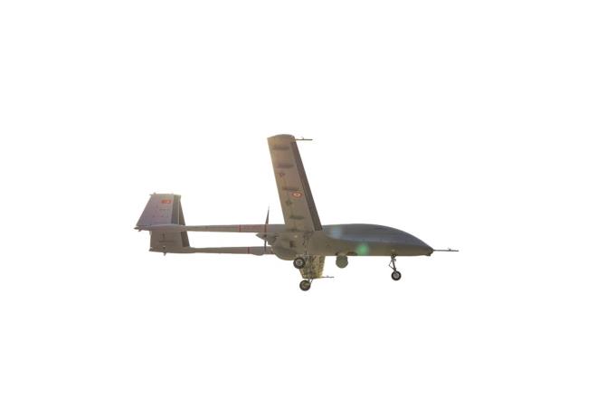 ''CUMHUR�YET'�M�Z�N 100. YILINA ARMA�ANIMIZ OLSUN''    "Cumhuriyet'imizin 100. y�l�nda Bayraktar TB3 insans�z hava arac�m�z ilk u�u�unu ba�ar�yla ger�ekle�tirdi. Yakla��k 20 senedir �lkemizin tam ba��ms�z ve h�r yar�nlar� i�in geli�tirdi�imiz insans�z hava ara�lar� ser�veninde, 6 kilodan ba�layarak 6 tona ula�an, Bayraktar KIZILELMA ile �lkemizin ilk insans�z sava� u�a��na y�r�yen yolculu�umuzda, bizler Cumhuriyet'imizin 100. y�l�nda m�hendisler ve teknisyenler olarak elimizden gelenin en iyisini yapmaya �al��t�k. Cumhuriyet'imizin 100. y�l�na arma�an�m�z olsun."