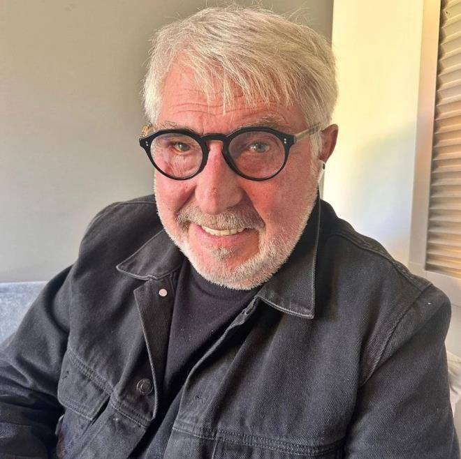 "Ceza-i ehliyetim yok"<p>    Ge�ti�imiz aya kadar talepleri devam eden gence, art�k yard�m istememesini s�yleyen �zya�c�lar iddiaya g�re bu kez Oktay T.'nin tehditlerine maruz kald�; 'Ben hac� h�srevi yakt�m. Ceza-i ehliyetim yok. Allah peygamber dinlemem ge�mi� ola' diyerek mesaj g�nderdi. Sinkafl� k�f�rlerin yer ald��� bir de ses kayd� g�nderdi�i iddia edilen gen�, 'Beni engelleme demedim mi sana, yakar�m bu d�nyay�' �eklinde s�zler sarf etti.