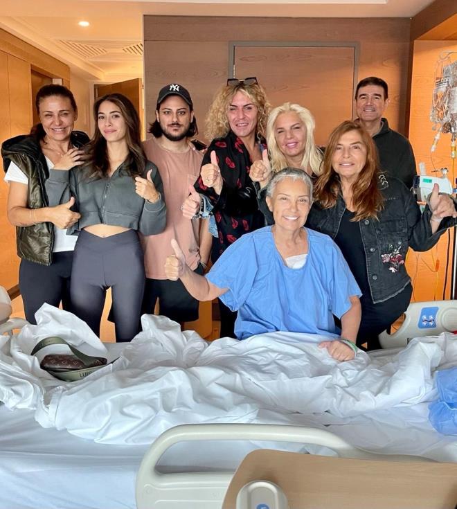 Bahar �ztan videoyu ?Hepinize sa�l�kl� mutlu g�nler diliyorum, her daim dualar�n�za ihtiyac�m var. Sevgiyle kal�n? notuyla payla�t�.