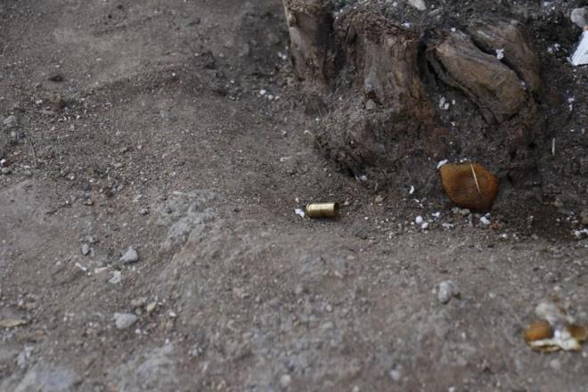 Olayn phelileri hzla olay yerinden kaarak izini kaybettirdi.  hbar zerine blgeye ok sayda polis ekibi sevk edildi. Kk kz ocuu annesi Sevsen E. ve yaknlar tarafndan Yreir Devlet Hastanesi?ne kaldrld.