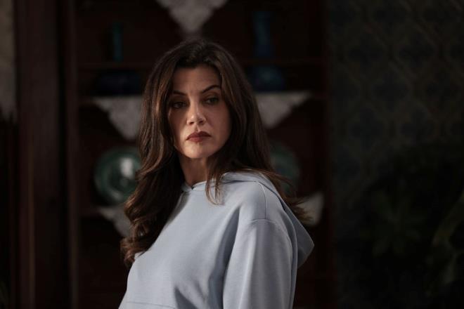 GAMZE'DEN EVE DESTEK    Sabah kalktklarnda elektriin kesildiini fark eden Ademolu erkekleri, sabah namazna giderken Gamze de faturay deyip durumu zd.    Kahvaltda Reat Hoca'ya lokanta fikrinden bahseden Gamze, onun onayn ald.