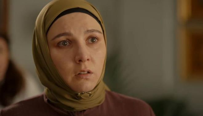 KRAN HER EY REND    Gerekleri anlatmaya geldiini syleyen ve kran'n karsna geen Vicdan, "Ben bir hata yaptm kran, anne olarak gerei ilk sana sylemem lazmd. Kzmn babas Tahir" dedi.    Vicdan gerei sylerken ieri giren mer ve Tahir de her eyi duydu. Duyduklaryla yklan kran ise Tahir'e dnp "Nilfer senin kzn m?" diye sordu.