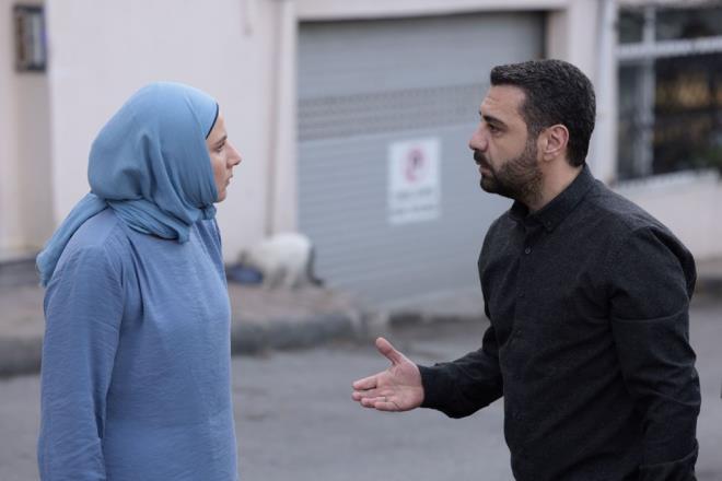 TAHR'DEN KRAN'I KNA ABASI    Bu srada Tahir de kran' pastaneye gtrmeye ikna etti. Vicdan ile olanlarn gemite kaldn ve onlarn gittiini ifade eden Tahir, "kran yalvaryorum ykma yuvamz. Ben boanmak istemiyorum senden. Ben sensiz yapamam" dedi.    "Sana bir ans daha vereceim ama iki artm var" diyen kran, "Ben alacam ama bana karmayacaksn. kinci artm da ehliyet kursuna yazldm. Ehliyet alacam araba kullanacam" dedi. Tahir de bunlar kabul etti.