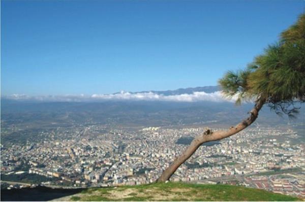 Hatay ve civarnda baz kiiler nazardan korunmak iin miktar ap alnr ve kii bunu zerinde tar veya evin bir kesine asar. Kem gzler baktka bu ap erir.