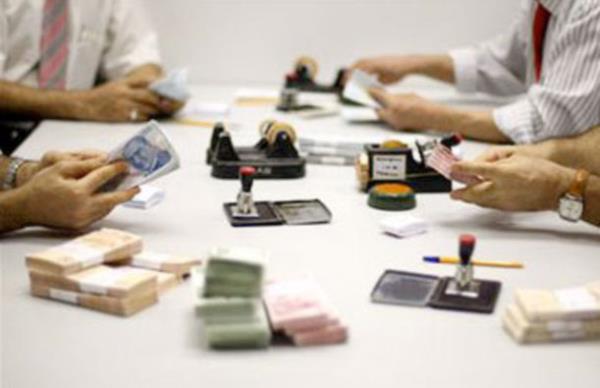 <p><b>7 BN 300 LRA EVLLK YARDIMI</b></p>  Evlenen memurlara bir defaya mahsus olmak zere en yksek devlet memuru aylnn 10 kat (7 bin 300 lira) evlilik yardm yaplmas.