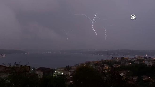 Akam saatlerinde akan imekler de, mraniye ilesinde gkyzn aydnlatt.