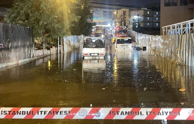 Alemda Caddesi de sular altnda kald. Yukar Dudullu Divan Caddesi'nin bir blm adeta gle dnd. Baz aralar kaza riskine kar dikkatli hareket ederken, baz aralar yolda durmak zorunda kald.