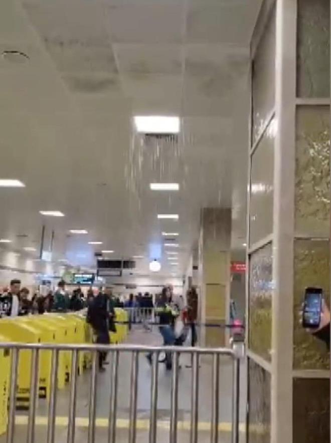 Anadolu Yakas'nda saanaktan en ok mraniye ve ekmeky etkilendi.     ekmeky Metro stasyonu'nun tavanndan istasyona su akt, yolcular zor anlar yaad.